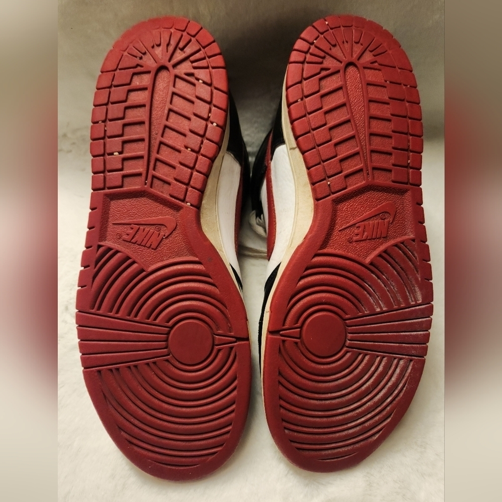 Nike Men's Black and Red High-Top Sneakers - Picture 9 of 11